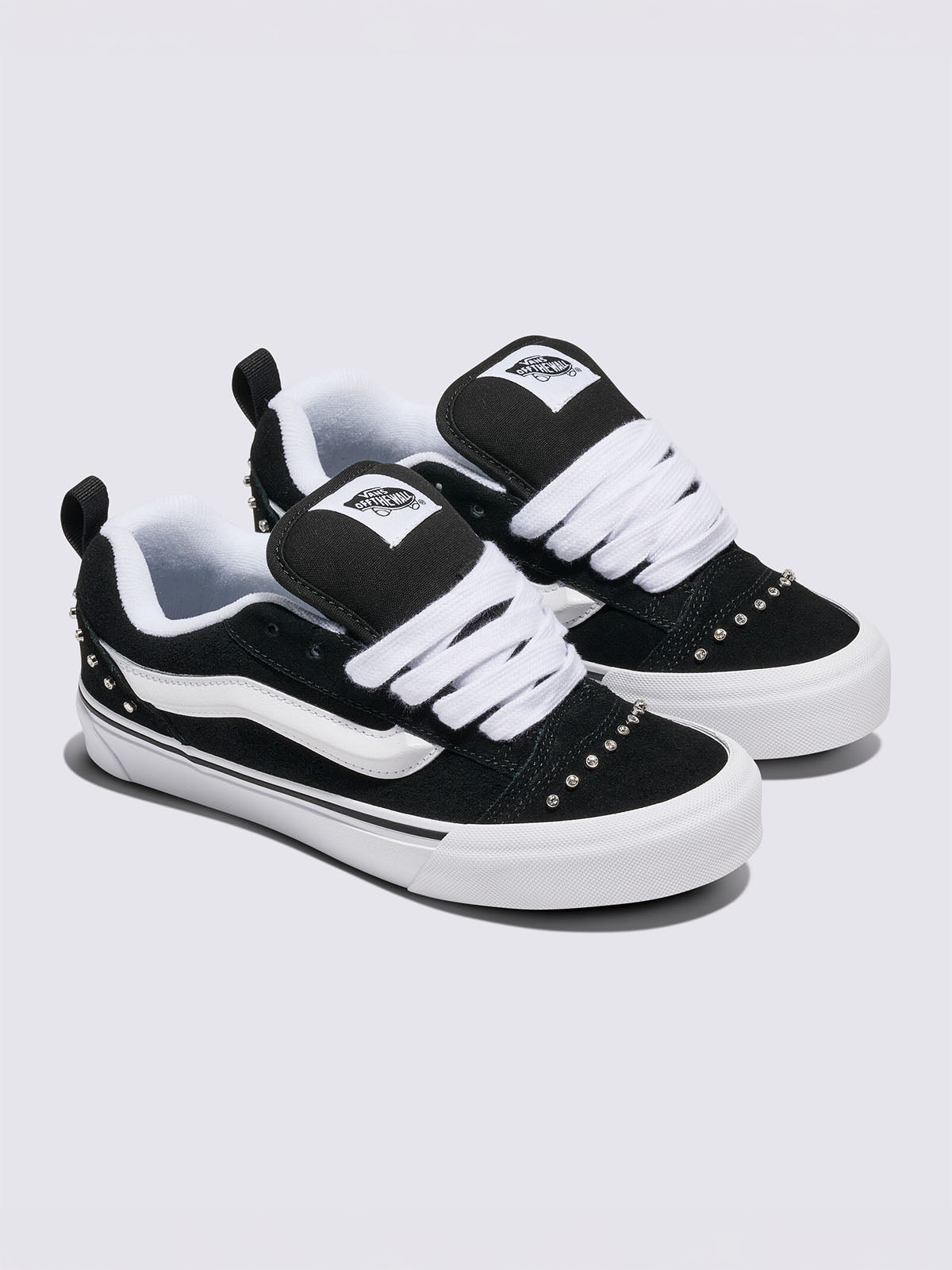 (011) BLACK/WHITE