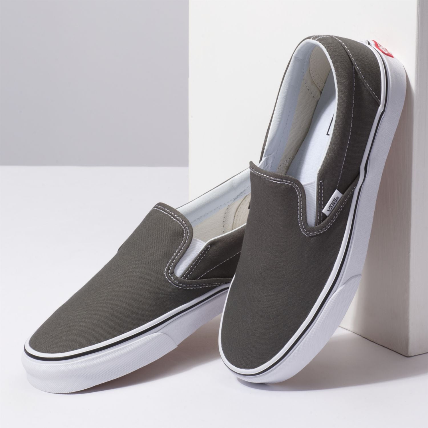 Tenis Classic Slip-On Negro 34