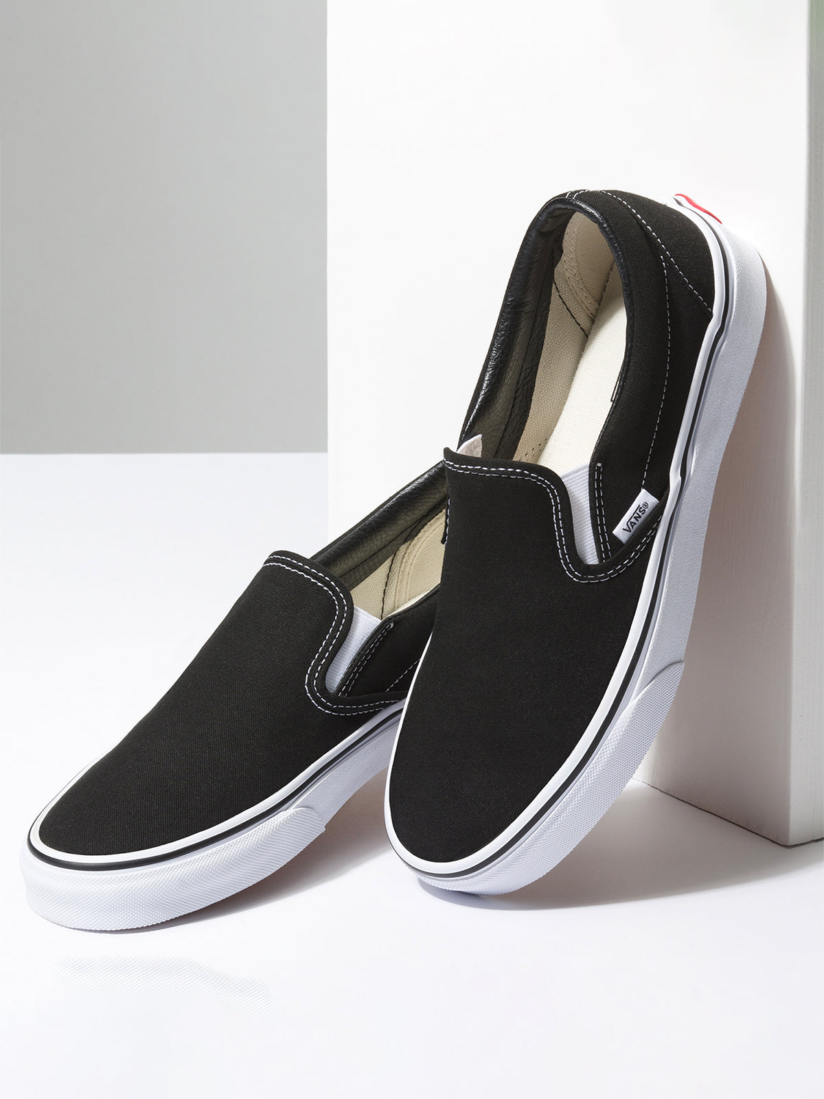 Tenis Classic Slip-On Negro 17