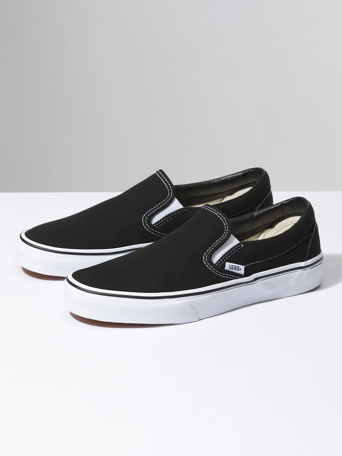 Tenis Classic Slip-On Negro 18